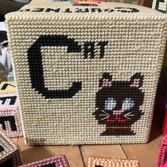 Vintage Alphabet Plastic Canvas Blocks and Box - Picture 9 of 13